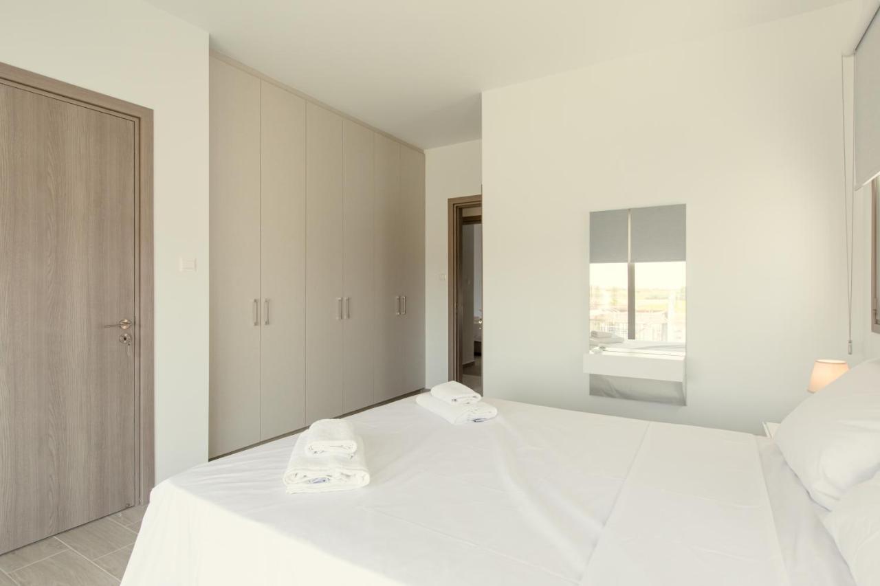 Palm Tree Villas Livadhia Экстерьер фото