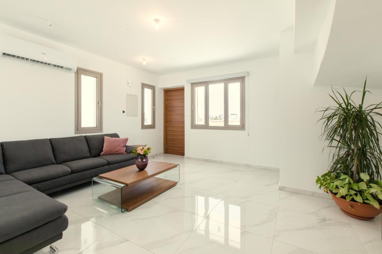 Palm Tree Villas Livadhia Экстерьер фото