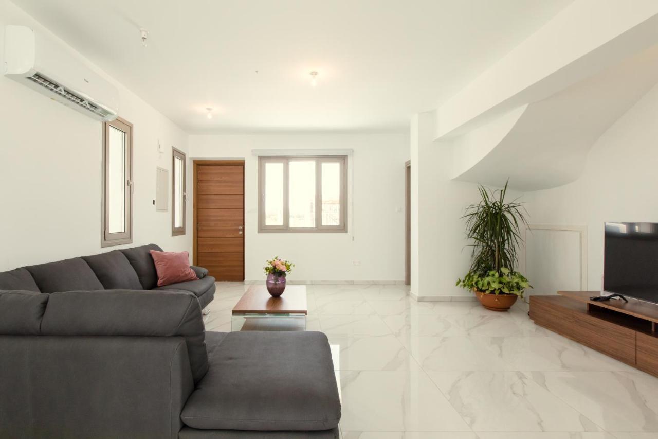 Palm Tree Villas Livadhia Экстерьер фото
