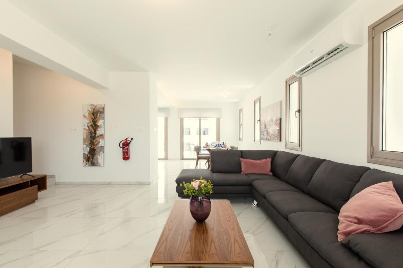 Palm Tree Villas Livadhia Экстерьер фото